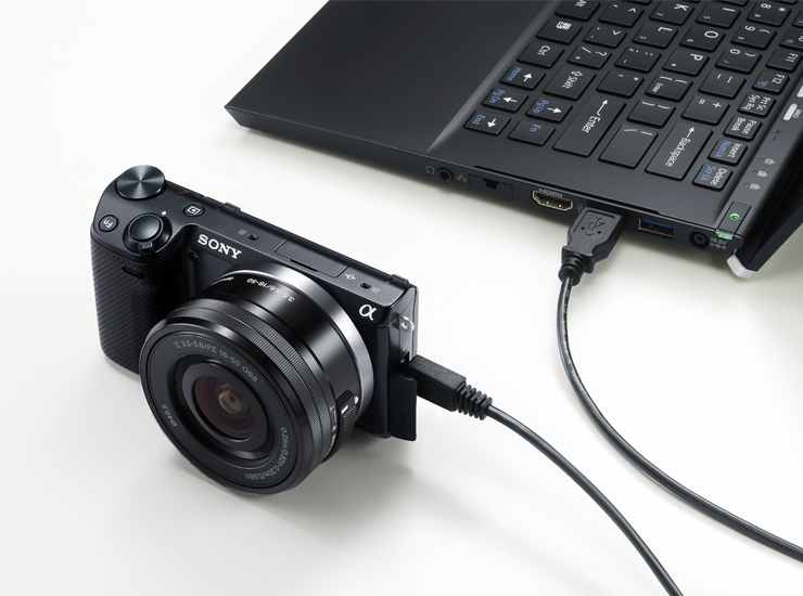 NEX-5T 特長 : 極限まで小さく、軽く | デジタル一眼カメラα（アルファ） | ソニー