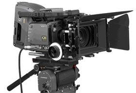 デジタルシネマカメラ『F23』(HDCAM-SRポータブルレコーダー「SRW-1」とドッキングした写真)