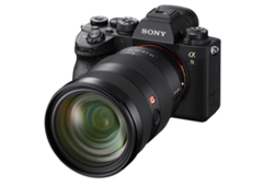レンズ交換式デジタル一眼カメラ『α9 II』 （『FE 24-70mm F2.8 GM』装着）
