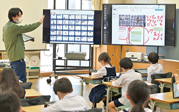 東京学芸大学附属竹早小学校、大型提示装置2台を活用した実証事例