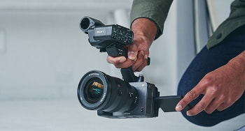 小型・軽量の動画専用カメラで、長時間の撮影もストレスフリー