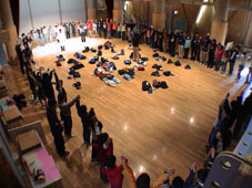 100�l���ǂ�