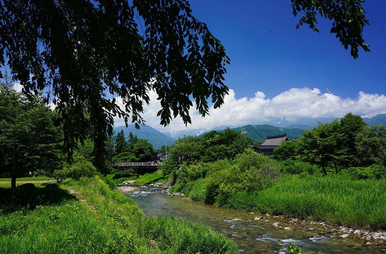 まだ見ぬ風景と出会う、夏の旅へ ［山の光編］｜Sony's feature｜ソニー
