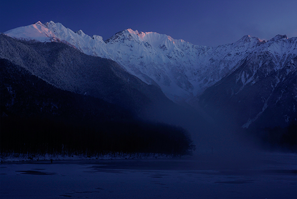 �����ŐԂ����܂��R��_���iE�}�E���g E 18-55mm F3.5-5.6 OSS�j