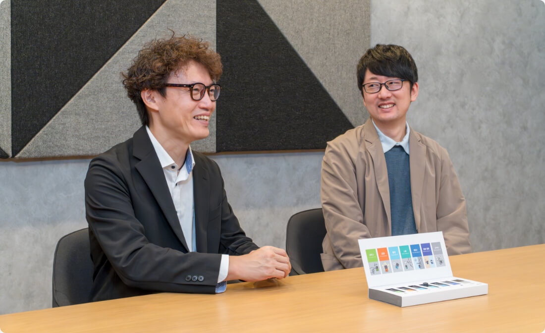 ���[�N�V���b�v��U��Ԃ鐙�{����̃C���^�r���[�J�b�g