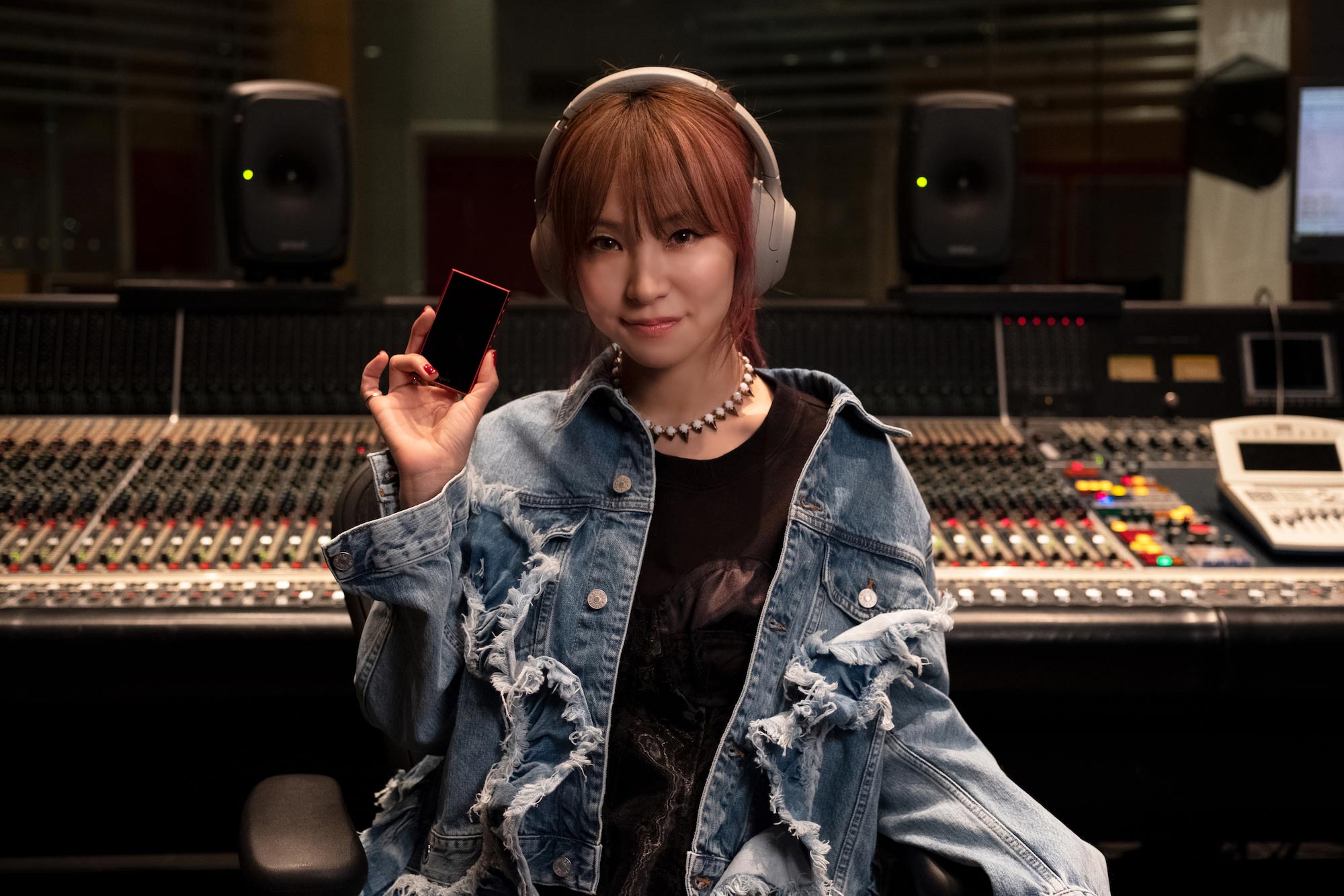 LiSA from THE FIRST TAKE× WHXM4   その瞬間、世界は音楽だけに