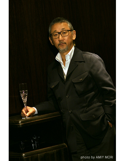 ijiCebhA[Y \ d
photo by AMIY MORI