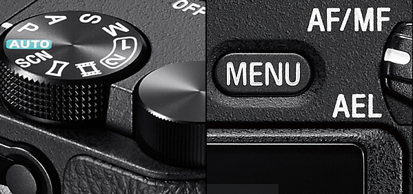 左：精密感あるパーツの表現にこだわったコントロールダイヤル、右：すべて印刷ではなく彫刻文字でボタンを表記