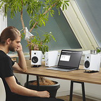 �j�A�t�B�[���h���X�j���O