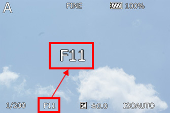 �i��l���mF11�n���炢�ɐݒ肵�āA�^���ȕǂ⎆�A�܂��͉����̋�Ȃǂ𐔖��B�e���܂�