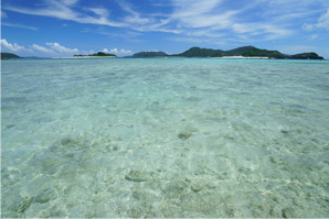 まだ見ぬ風景と出会う、夏の旅へ ［海の色編］｜ソニー