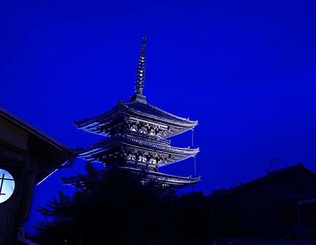 夜光撮影術 ―紅葉の季節、青い京都を撮る―
