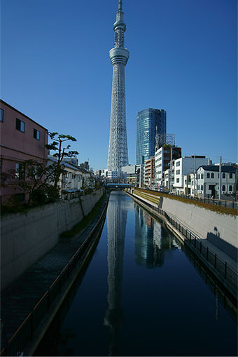 川面の映り込みを狙って撮影したスカイツリー
