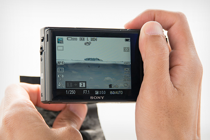 江ノ島×真夏の青空を重ねて「青空に浮かぶ島」をつくる