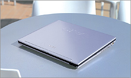 丈夫さを持ち歩く、マグネシウム合金ボディ。