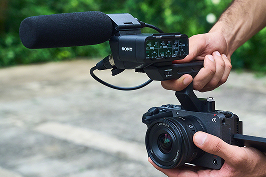 SONY ビデオカメラ用 XLR端子 マイク入力 ユニット XLR-K2M 特長 : 主な特長 | デジタル一眼カメラα（アルファ