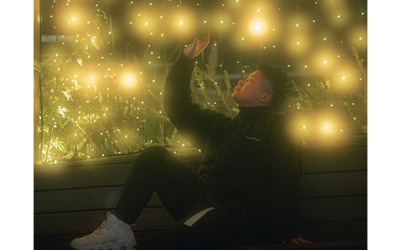 �y����z������N���G�C�^�[�������铮��B�e�u��