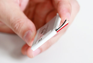 電池とアンプ基板の電源をつなぐ線材が、通常より太いものだそうですね。