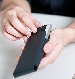 付属キャリングケースも、デザインコンセプトの延長線上にあるのが良くわかります。