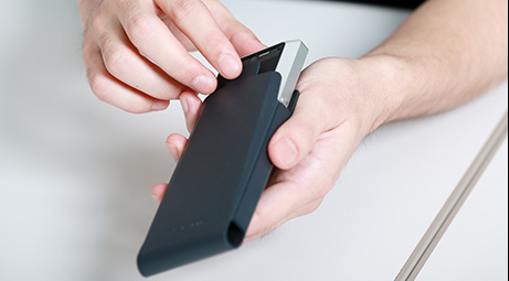 付属キャリングケースも、デザインコンセプトの延長線上にあるのが良くわかります。