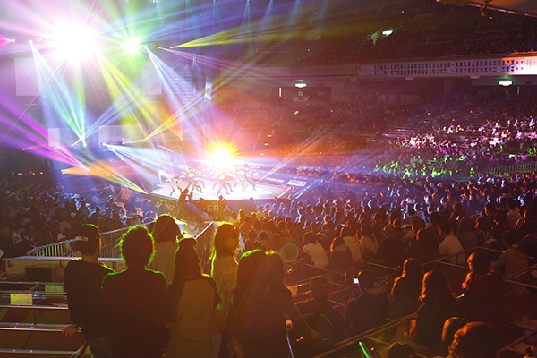 ダンスダンス！最高級モアサナイト　1.5ミリ　レール留めフルエタニティ maxresdefault.jpg