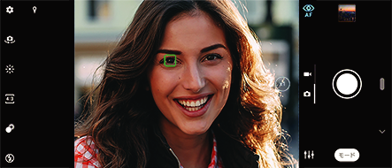 カメラ使用中に瞳検出中（瞳AF機能）の画面。