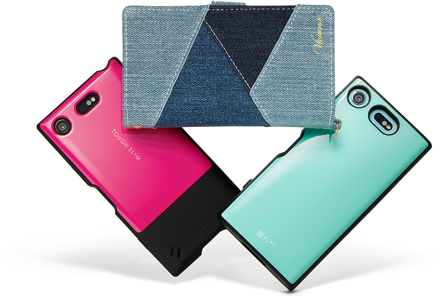 ビビッドな色使いやデニム素材のカジュアルスタイル。